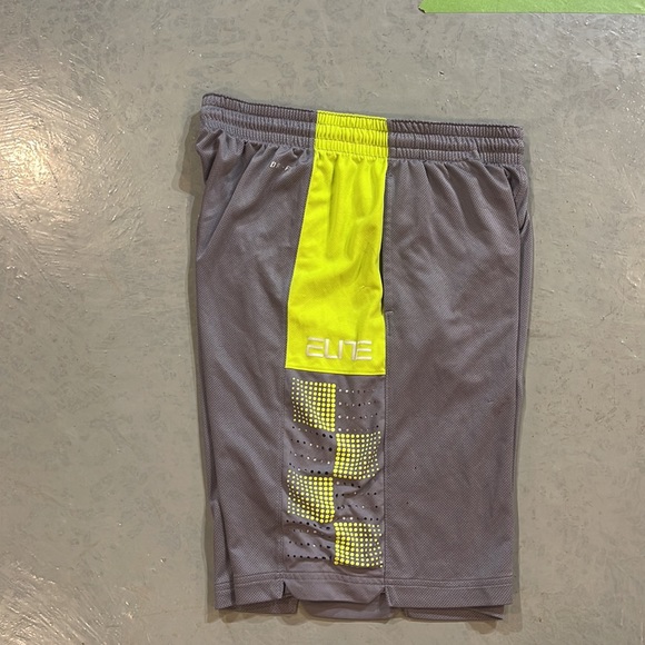 Nike Elite Gray athletic shorts size Large - Picture 2 of 2